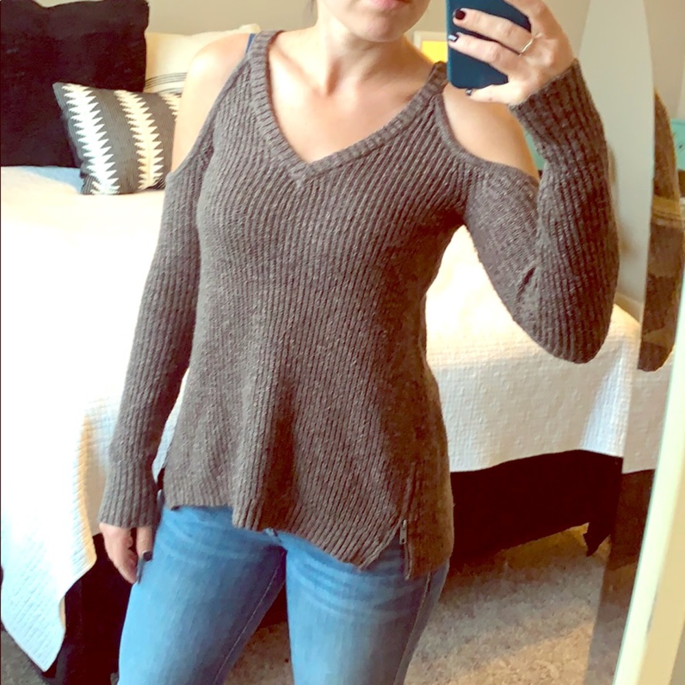 AEO - Cold shoulder sweater